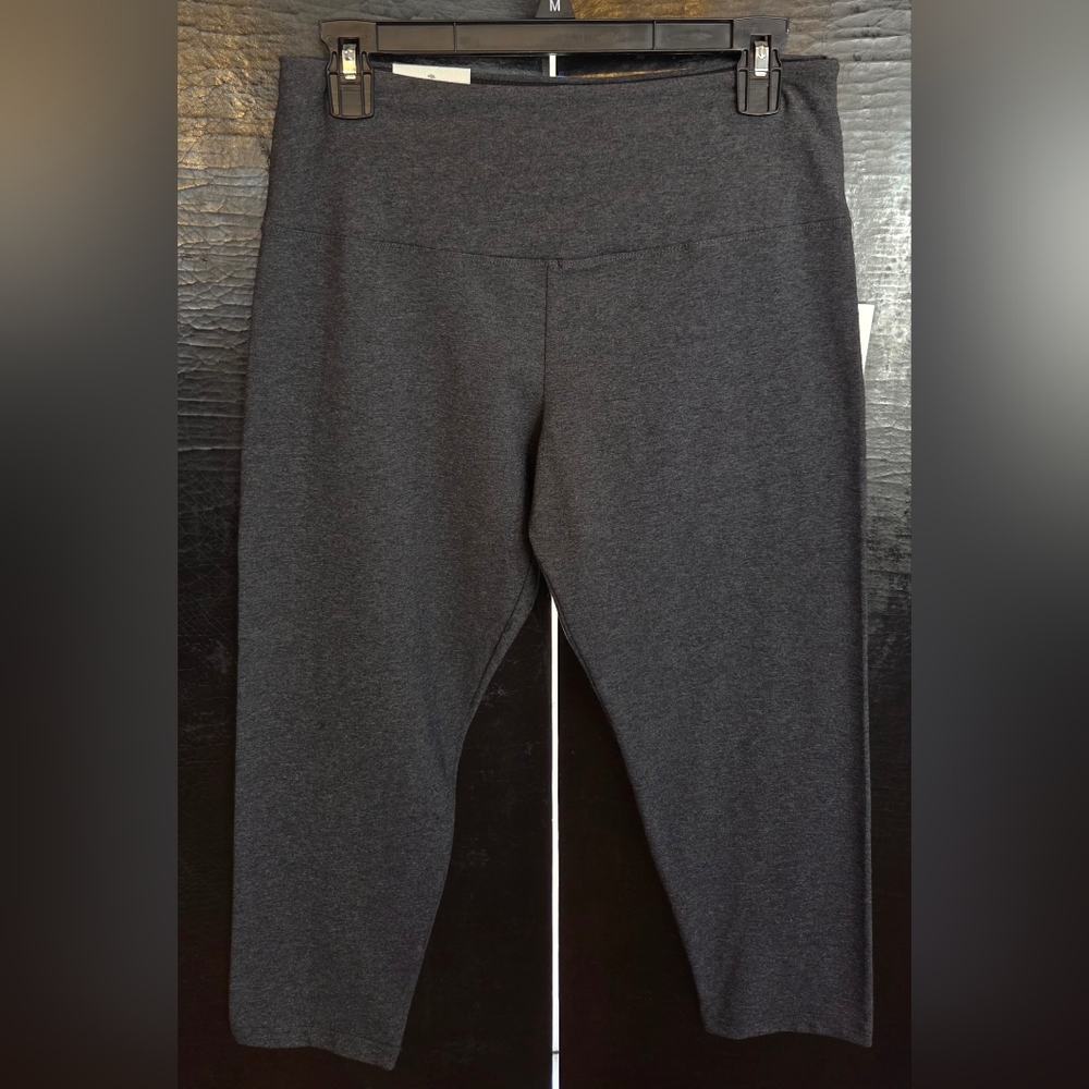 Style & Co. Mid-Rise Tummy Control Waist Dark Gray Capri Leggings Size Medium